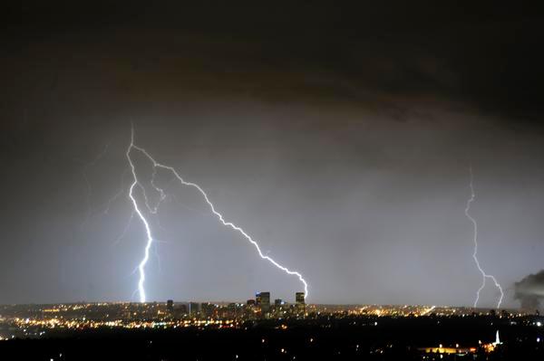 badai dan hujan es diharapkan di Denver